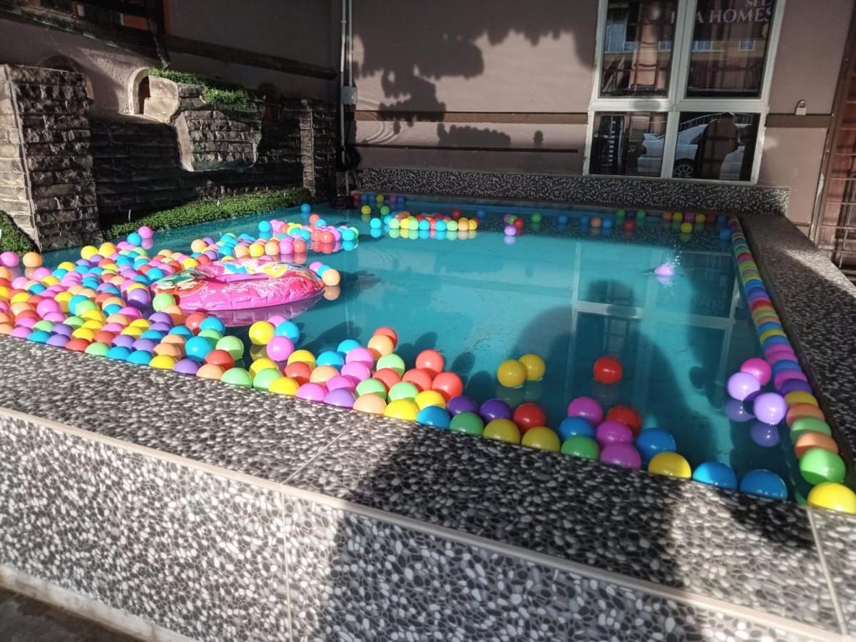 Ria & Kids Pool *